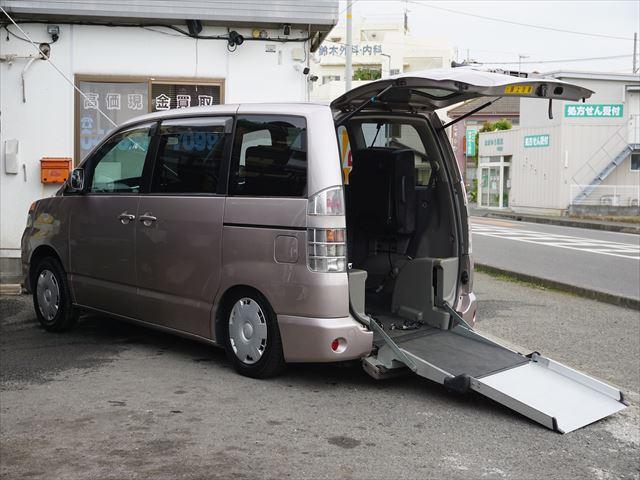 トヨタ ヴォクシー 　福祉車両電動スロープ　車いす２脚仕様　保証書