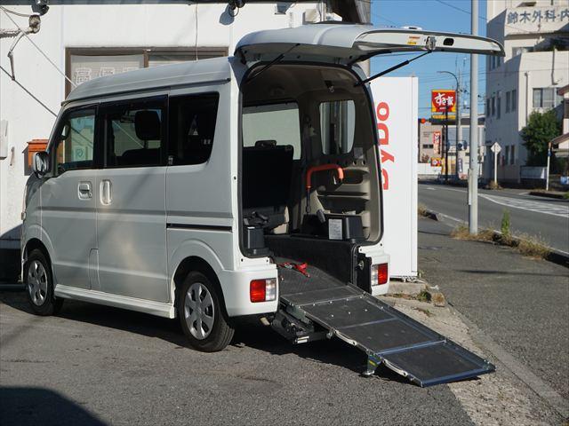 福祉車両車いす移動車分割式リヤシート