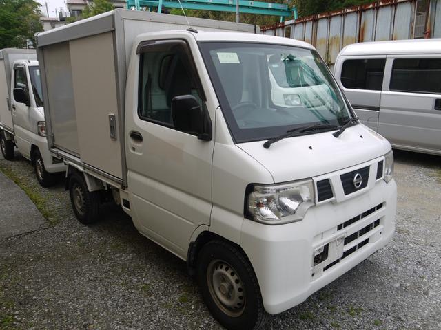 ＮＴ１００クリッパートラック 　保冷車　ＡＴ　ナビ　エアコン　運転席エアバッグ　記録簿（1枚目）