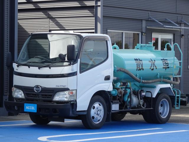 デュトロ(国産車その他) 散水車　サブエンジン式　最大積載２ｔ　車両総重量４８７５ｋｇ　極東開発　ＬＨ０２−３０Ｒ　前方圧力散水・後方重力散水 中古車画像