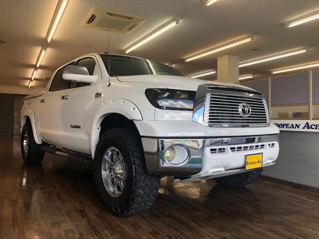 クルーマックス　プラチナム　自社管理下取り車／ＴＲＤスーパーチャージャー／ＴＲＤエクゾースト（純正マフラー有）／リフトアップ／Ｆｕｅｌ１８インチＡ／Ｗ