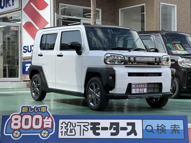 タフト Ｇ　ダーククロムベンチャー　特別仕様車　フード＆バックドアダークブラックメッキ　ドアハンドル＆ドアミラーブラックマイカ塗装　１５インチガンメタリック塗装　インパネ＆エアコンパネルダークシルバー加飾　届出済未使用車（1枚目）