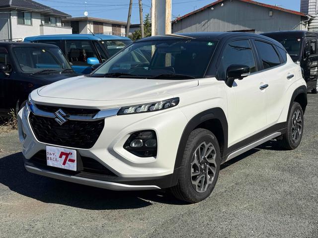 車両周辺をカメラ映像で確認できる機能！全周囲カメラ！ アイドリングストップ　電動格納ミラー　シートヒーター　ＡＴ　ＣＤ　ＵＳＢ