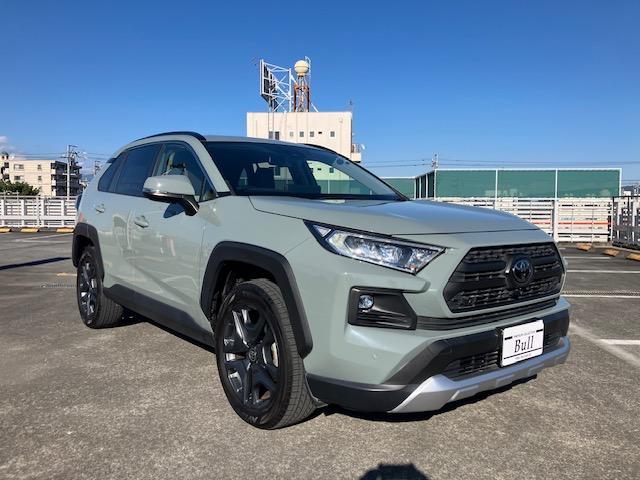 冒険心を掻き立てる無骨さを強調RAV4アドベンチャー 純正ディスプレイオーディオナビ地デジBカメラパノラミックビューモニター