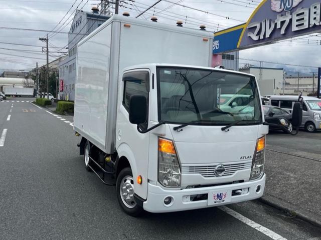 日産 アトラストラック 　１．３５ｔパネルバントラック　３枚扉　外装板金ペイント　ガソリン車　ＡＴ　後輪ダブル　バックカメラ　キーレスエントリー　電動格納ミラー　ＡＢＳ　長さ３０７ｃｍ　幅１７３ｃｍ　高さ１９８ｃｍ