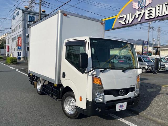 日産 アトラストラック 　１．１ｔパネルバン　車両総重量３３２５ｋｇ　新免許で運転可　２０００ｃｃガソリン　はね上げゲート　階段付き　バックカメラ　キーレスエントリー　ＡＢＳ　内寸　長さ３０８ｃｍ　幅１６５ｃｍ　高さ１９８ｃｍ