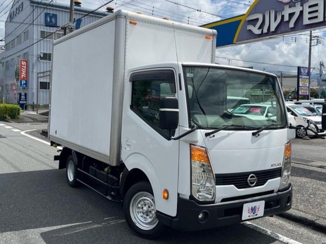 日産 　１．３５ｔトラック　パネルバン　ＡＴ　後輪ダブル　バックカメラ　キーレスエントリー　電動格納ミラー　ディーゼルターボ　リア４枚扉　ラッシングレール　長さ３１４ｃｍ　幅１６３ｃｍ　高さ１９３ｃｍ