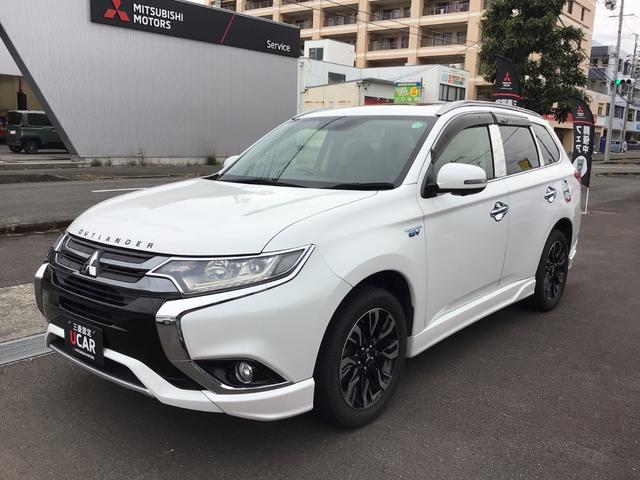 アウトランダーＰＨＥＶ(三菱) Ｇプレミアムパッケージ　純正ナビ　電動テールゲート　Ａ／Ｃ１５００Ｗ　サンルーフ　ルーフレール　ＥＴＣ　地デジ　本革シート 中古車画像