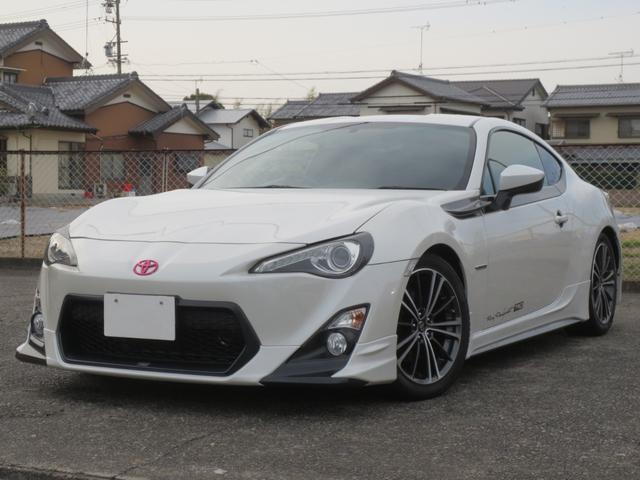 トヨタ ８６ ＧＴリミテッド　ＴＲＤフルエアロ＆マフラー＆ガーニッシュ　純正ナビ　フルセグ