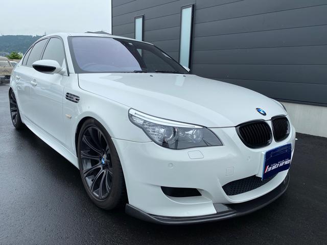 bmw m5m5 m5 ディーラー車 右h 車高調 カーボンフロントスポイラー カーボンリアスポイラー 純正aw サンルーフ ドラレコ レーダー探知機 黒革シート 外tvチューナーの中古車 車体価格298万円 09 平成21 年式 走行4 8万キロ 車体色ホワイト 静岡県富士市 bmw m5m5 m5 ディーラー車 右h 車高調 カーボンフロントスポイラー カーボンリアスポイラー 純正aw サンルーフ ドラレコ レーダー探知機 黒革シート 外tvチューナーの中古車 車体価格298万円 09 平成21 年式 走行4 8万キロ 車体色ホワイト 静岡県富士市