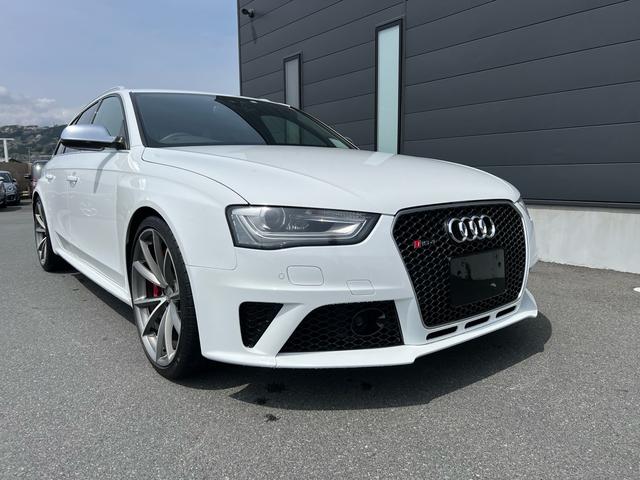 ＲＳ４アバント(アウディ) ベースグレード　ブラックレザーバケットシート　カーボンデコラティブパネル　バング＆オルフセンサウンド 中古車画像