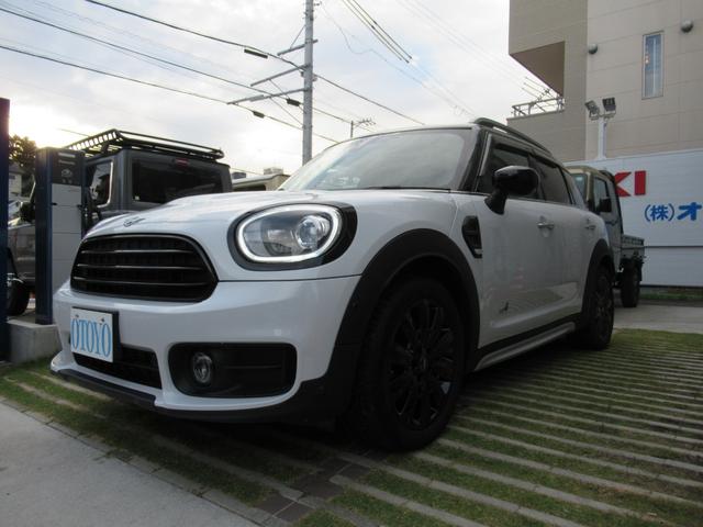MINICROSSOVER（ミニ）クーパーＤ　クロスオーバー　オール４　純正ナビ　バックカメラ　パワーバックドア　ＬＥＤヘッドライト　ワンオーナー　黒革調シートカバー　禁煙車　ＥＴＣ　４ＷＤ　ブラックアルミホイール　ルーフレール 中古車画像