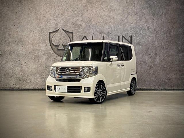 Ｎ－ＢＯＸカスタム Ｇ・Ｌパッケージ　バックカメラ　両側スライド・片側電動　ナビ　ＴＶ　ＨＩＤ　スマートキー　アイドリングストップ　電動格納ミラー　ベンチシート　ＣＶＴ　盗難防止システム　ＡＢＳ　ＥＳＣ　ＣＤ　ＵＳＢ　Ｂｌｕｅｔｏｏｔｈ（1枚目）