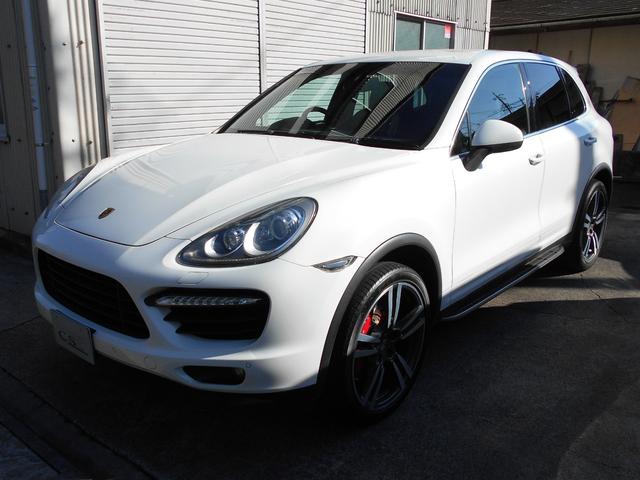 カイエン(ポルシェ) ターボ　純正ナビ（ＲＯＡＤ　ＥＸＰＬＯＲＥＲ　ＳＤ２．０）、地デジ、ＥＴＣ、レッドキャリパー、スペアキー、純正２１インチホイール、ＢＯＳＥスピーカー、ダブルエアコン、シートヒーター、内装ブラック系 中古車画像