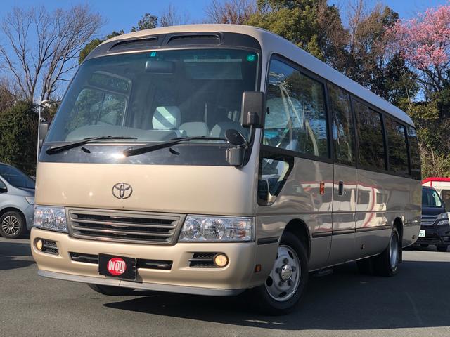 トヨタ コースターロングｅｘターボ 自動ドア ターボ車 後席モニター 純正ｓｄナビ バックカメラ 冷蔵庫付き サイドステップ付きの中古車 車体価格328万円 16 平成28 年式 走行13 1万キロ 車体色ゴールド 静岡県浜松市東区天王町６７５ １ インアウトガレージの在庫