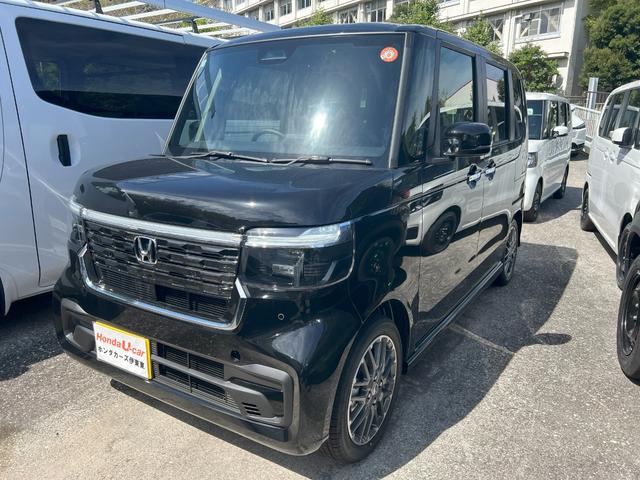 人気のN-BOXカスタムターボ 届出済み未使用車! ディスプレイオーディオ、フロアマットをお付けします!