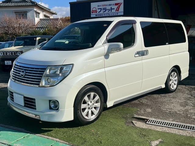 エルグランド(日産) Ｘ　純正ナビゲーション／バックカメラ／サイドカメラ／可変モニター／リアモニター／両側パワースライドドア／ＨＩＤライト／フォグランプ／シートヒーター／オットマン／スマートキー／本革３列シート／Ｗサンルーフ 中古車画像