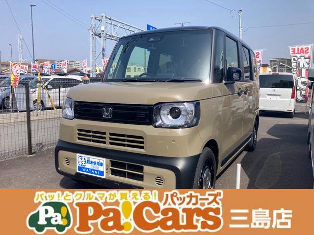 ベースグレード　パーキングセンサー　パワーウィンドウ　盗難防止システム　クルーズコントロール　横滑り防止機能　エアバッグ　キーレス　前席シートヒーター　ＬＥＤライト　ベンチシート　スマートキー　オートエアコン　ＡＢＳ