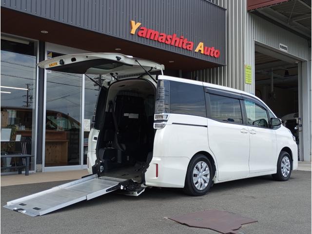 トヨタ ヴォクシー Ｘ　タイプＩＩ　車いすスロープ　福祉装置点検済