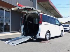 トヨタ　ノア　　タイプＩＩ　サードシート付　車いすスロープ