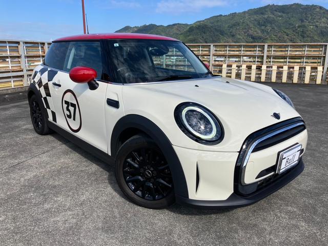 ＭＩＮＩの魅力のすべてを凝縮したアイコンモデル。 純正ナビ　Ｂカメラ　黒レザーＳ　シートＨ　インテリジェントＳ　Ｐセンサー