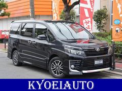 ヴォクシー ZS 純正9インチナビ・TV・Bluethooth・バックカメラ・ETC・スマーキー・プッシュスタート・キャプテンシート・7人乗り・新品バッテリー・プラグ交換・新品フロアマット 中古車画像