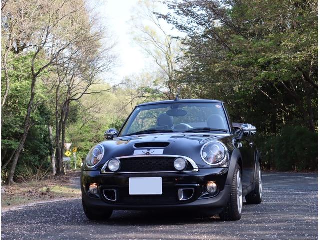 ＭＩＮＩ(ミニ) クーパーＳ　コンバーチブル　ハイゲートブラウン本革　（ブラックメタリック） 中古車画像