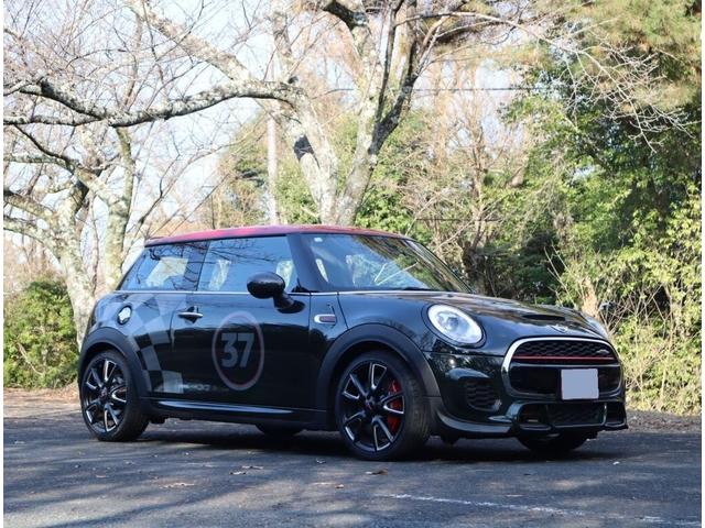 ＢＯＤＹに映し出されたモータースポーツの歴史に残る モンテカルロラリー優勝！栄光のゼッケン　３７（チエッカーシール貼）