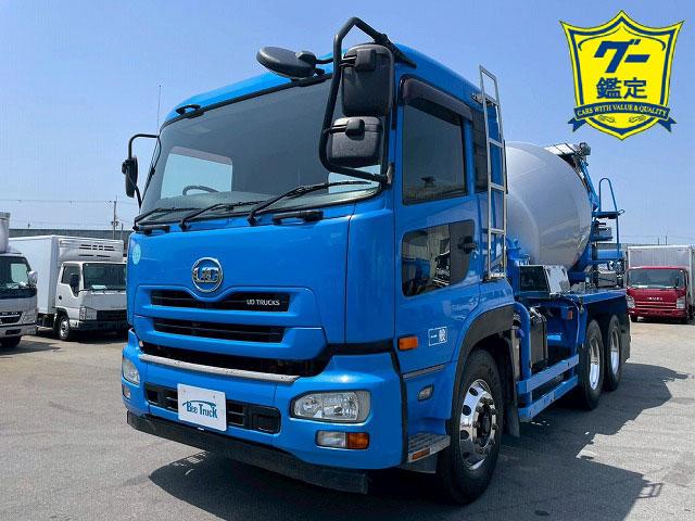 クオン 　ナンバー付き　ＵＤトラックス　コンクリートミキサー車　６×４　３軸２デフ　ＫＹＢ　カヤバ工業　電動ホッパー　アルミホイール　１０ｔ　２０ｔ　大型　コンクリート作業車（1枚目）