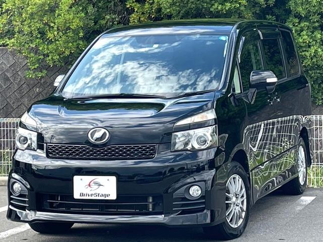 トヨタ ヴォクシー ＺＳ　禁煙車／純正ナビ・フルセグＴＶ／後席モニター／両側電動スライドドア／バックカメラ／Ｂｌｕｅｔｏｏｔｈ／ＥＴＣ／スペアキー／社外アルミホイール／ＣＤ・ＤＶＤ再生可／スマートキー／オートライト／車検整備付