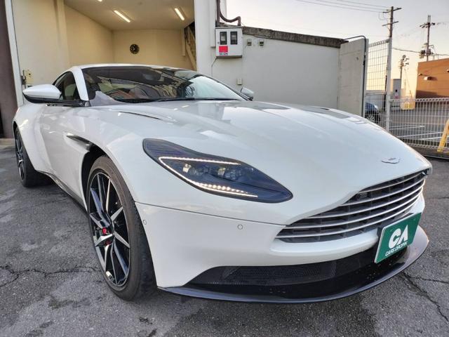 ＤＢ１１(アストンマーチン) Ｖ８　Ｂ＆Ｏ／２０ＡＷ／レザーヘッドライニング／ワンオーナ／シートクーラ／ブラックエクステリアパック 中古車画像