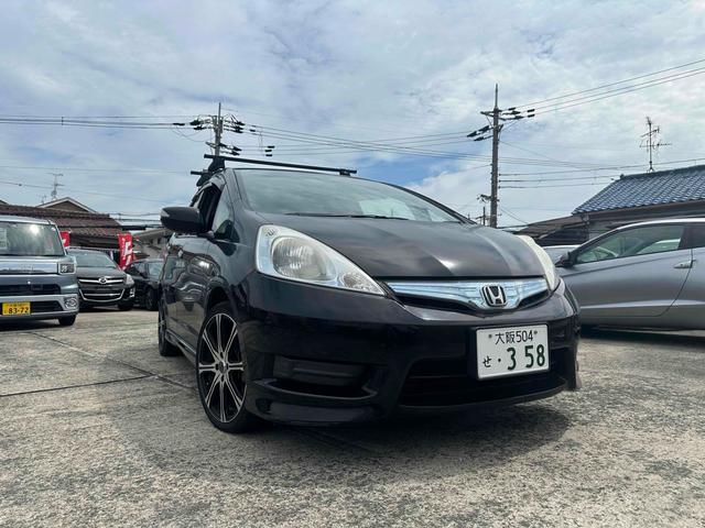 ハイブリッド　ナビ　オートクルーズコントロール　キーレスエントリー　電動格納ミラー　ＣＶＴ　盗難防止システム　衝突安全ボディ　アルミホイール　ＡＢＳ　ＥＳＣ　エアコン　パワーステアリング　パワーウィンドウ