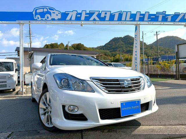 クラウンハイブリッド(トヨタ) スタンダードパッケージ　衝突軽減／黒革シート／ナビ／Ｂカメラ　衝突軽減ブレーキ／黒革シート／純正ナビ／バックカメラ／クルーズコントロール／プッシュスタート／スマートキー／純正１８アルミ／パワーシート／シートヒーター・クーラー／ＨＩＤライト／フォグ／ＥＴＣ／地デジ 中古車画像