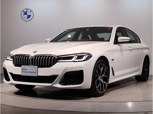 ５シリーズ(BMW) ５３０ｅ　Ｍスポーツ　元弊社デモカ　黒レザー　ヘッドアップディスプレイ　ＦＲシートヒーター　純正１９インチアルミ 中古車画像