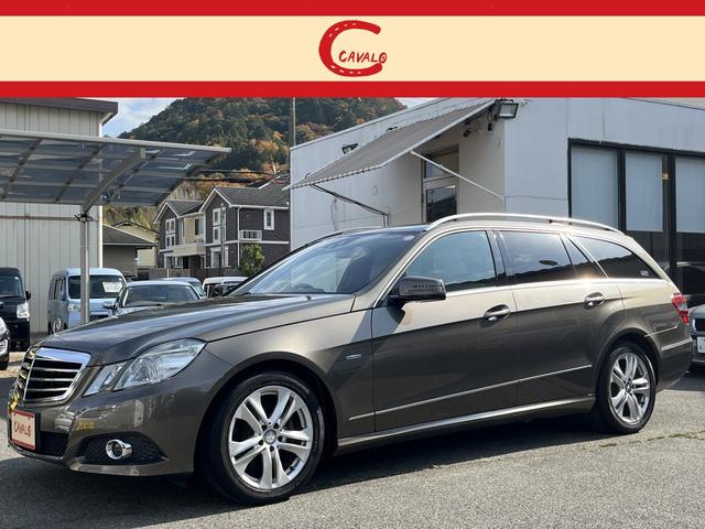 Ｅクラスステーションワゴン(メルセデス・ベンツ) Ｅ３５０ブルテックステーションワゴンアバンＧ　ディーゼルターボ　サンルーフ　純正ナビ　バックモニター　キーレス　ＥＴＣ　ＨＩＤライト　本革シート　革巻きステアリング　電動リアゲート　ルーフレール 中古車画像