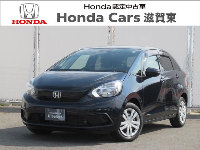 フィット(ホンダ) ベーシック　ＣＤデッキ　ホンダセンシング（ＣＭＢＳ／前後誤発進抑制／路外逸脱抑制渋滞追従付ＡＣＣ／ＬＫＡＳ／先行車発進お知らせ）スマートキー　純正ホイール　オートライト　マニュアルエアコン　ハロゲンヘッドライト 中古車画像