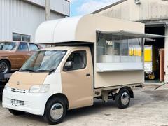 タウンエーストラック キッチンカー8ナンバー 8ナンバー加工車登録 Wポップアップ ホシザキショーケース冷蔵庫 アイリス冷凍庫 Wシンク 新品給水電動ポンプ 給排水50Lタンク 新品120cmLEDX2照明 新品フロアー張替え施工 バンク棚扉付き 中古車画像