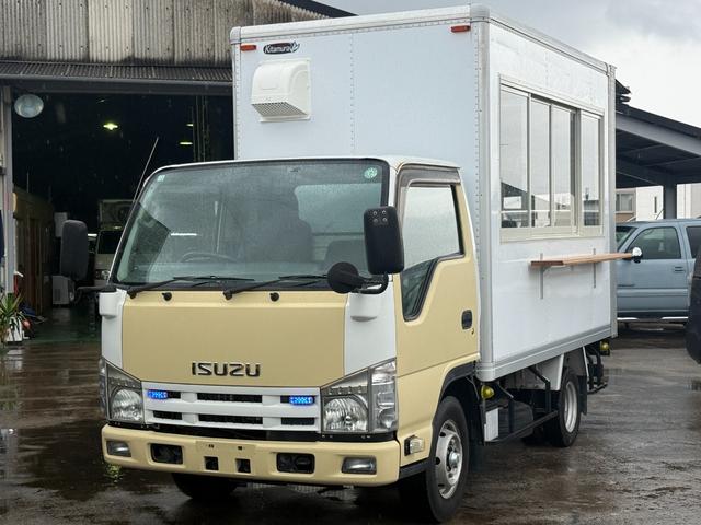 　キッチンカー仕様　Ｗシンク台内新品２００ＬＸ２給排水タンク　電動給水ポンプ　Ｗ２６０ＸＨ９７０窓４枚建　１２０ｃｍレール式ＬＥＤスポット　新品換気扇カバー付属　ステンフロアー　３Ｄロックブラック仕様
