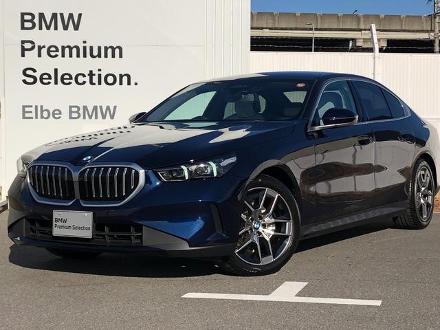 ５シリーズ(BMW) ５２３ｉ　エクスクルーシブ　２年保証付　パノラマ　Ｂ＆Ｗ　白革　ＨＵＤ地デジ　セレクトＰＫＧ　プラスＰＫＧ　コンフォートＤＰＫＧ　電動シートＨ前後　Ｖシート　ステアリングＨ　ジェスチャーＣ　１９ＡＷ　弊社下取り車禁煙車認定中古車 中古車画像