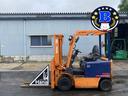 日本 　ＴＣＭ／２．０ｔ　バッテリー車／７５１６時間／サイドシフト／揚高３．０ｍ／ナンバー取得可能（１５９４９）（1枚目）