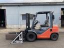 日本  トヨタ/2.5t ディーゼル車/1682時間/揚高3.0m/ナンバー取得可能(16972)(1枚目)