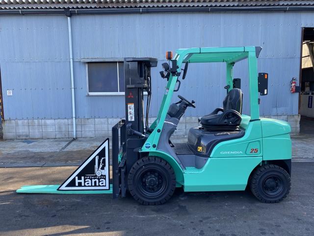 日本 　ミツビシ／２．５ｔ　ディーゼル車／２５６７時間／サイドシフト／３段フルフリー４．３ｍ／ナンバー取得可能（１７０９６）（1枚目）