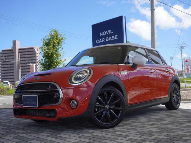 MINI 5 DOOR（ミニ）クーパーＳ　メーカーナビ／Ｂｌｕｅｔｏｏｔｈ接続／バックモニター／前後ドラレコ／衝突軽減ブレーキ／レーダークルコン／前後コーナーセンサー／純正１７インチＡＷ／ＬＥＤヘッドライト／フォグランプ 中古車画像