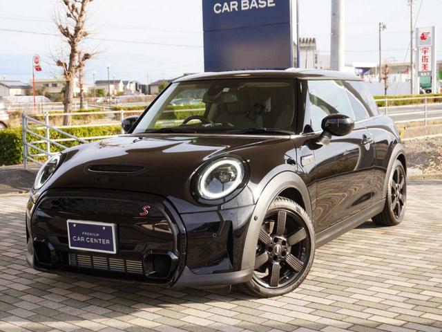 ＭＩＮＩ ＭＩＮＩ クーパーＳ　走行９０００ｋｍ台／メーカーナビ／Ｂｌｕｅｔｏｏｔｈ接続／バックモニター／衝突軽減ブレーキ／前後コーナーセンサー／クルコン／ＬＥＤヘッドライト／純正１７インチＡＷ／フロアマット