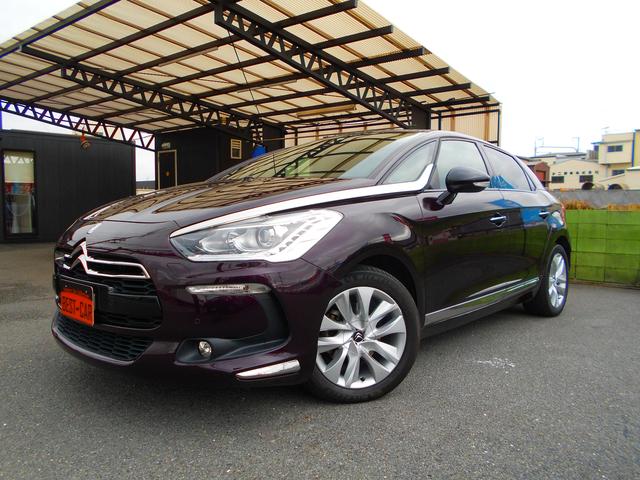 ＤＳオートモビル ＤＳ５ フォーブール・アディクト　３５台限定車　専用カラー　ＤＳモノグラムルーフステッカー　ＳＲ　ＨＩＤヘッドライト　オートクルーズ　スマートキー　クラブレザーシート　シートヒーター　純正ナビ　１セグＴＶ　ＥＴＣ　Ｂカメラ　スペアキー