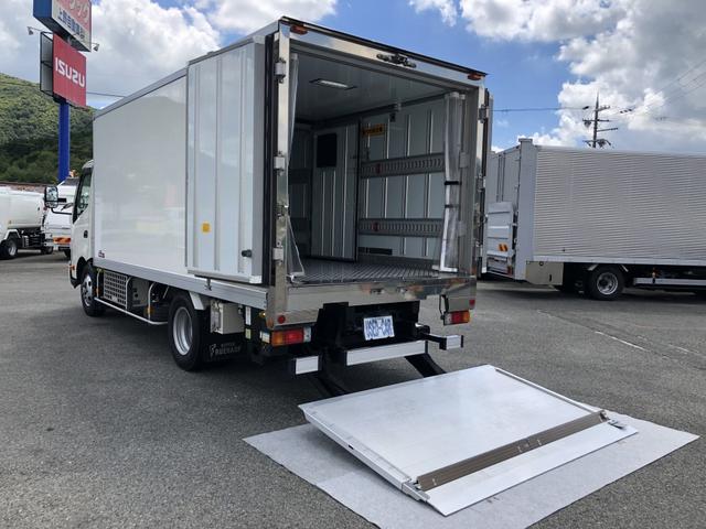 　低温冷凍車　－３０℃設定　２ｔ積み　日本フルハーフ　菱重スタンバイ機能付　庫内間仕切り付　跳上式パワーゲート付　床アルミ縞板張り　ワイド　ロング