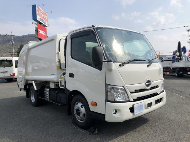　プレス式パッカー　６．０ｍ３　新明和工業製　２６５０ｋｇ積載　ワイド　１１尺ミドル　連続積込　汚水タンク付　リヤシャッター式扉　アドブルー不要