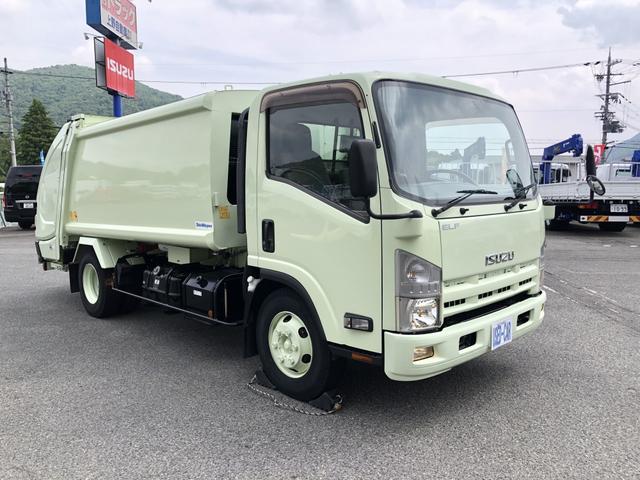 　プレス式パッカー　７．４ｍ３　新明和工業製　２．７トン積載　連続積込　汚水タンク　投入口散水機能　ワイド　ロング　６速ＭＴ　アドブルー不要