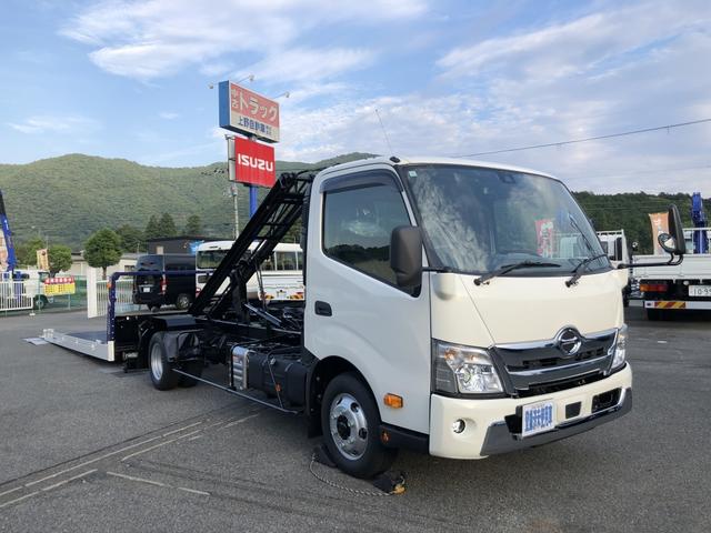 　ハイグレード　積載車　車載専用車　極東開発工業　フラトップＺｅｒｏ　タイヤ固縛仕様　ウインチ付　２．７ｔ積載　ワイド　荷台長５．７ｍ　アドブルー不要