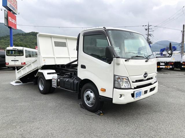 デュトロ 　ローダーダンプ　新明和工業製　３．７トン積載　ワイド　１１尺ミドル　高床　道板兼用リヤゲート　スライド用ラジコン付　角底ボディ　アドブルー不要（1枚目）